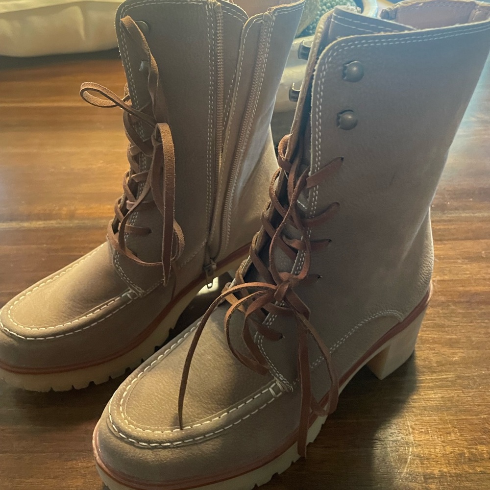 Buckle Size 7 Women’s Boots- brand new.